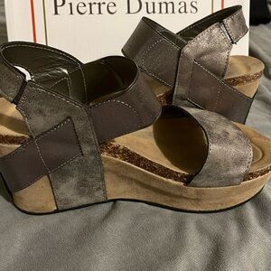 Pierre Dumas Gray Wedge Sandals with Crisscross Straps and Platform Sole